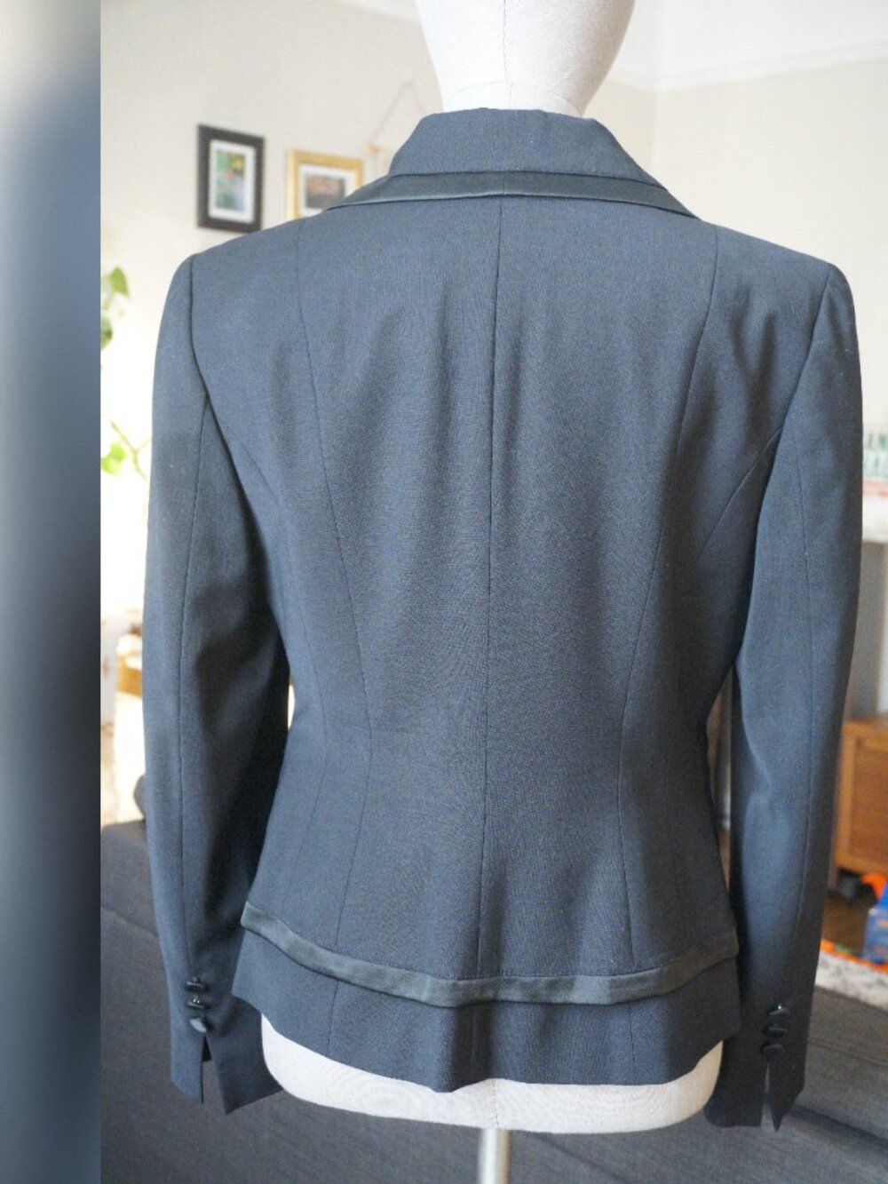 🖤 bebe Elegant Black Tuxedo Style Satin Trim Fitted Blazer Jacket - Size 10 💼✨ - Picture 6 of 7
